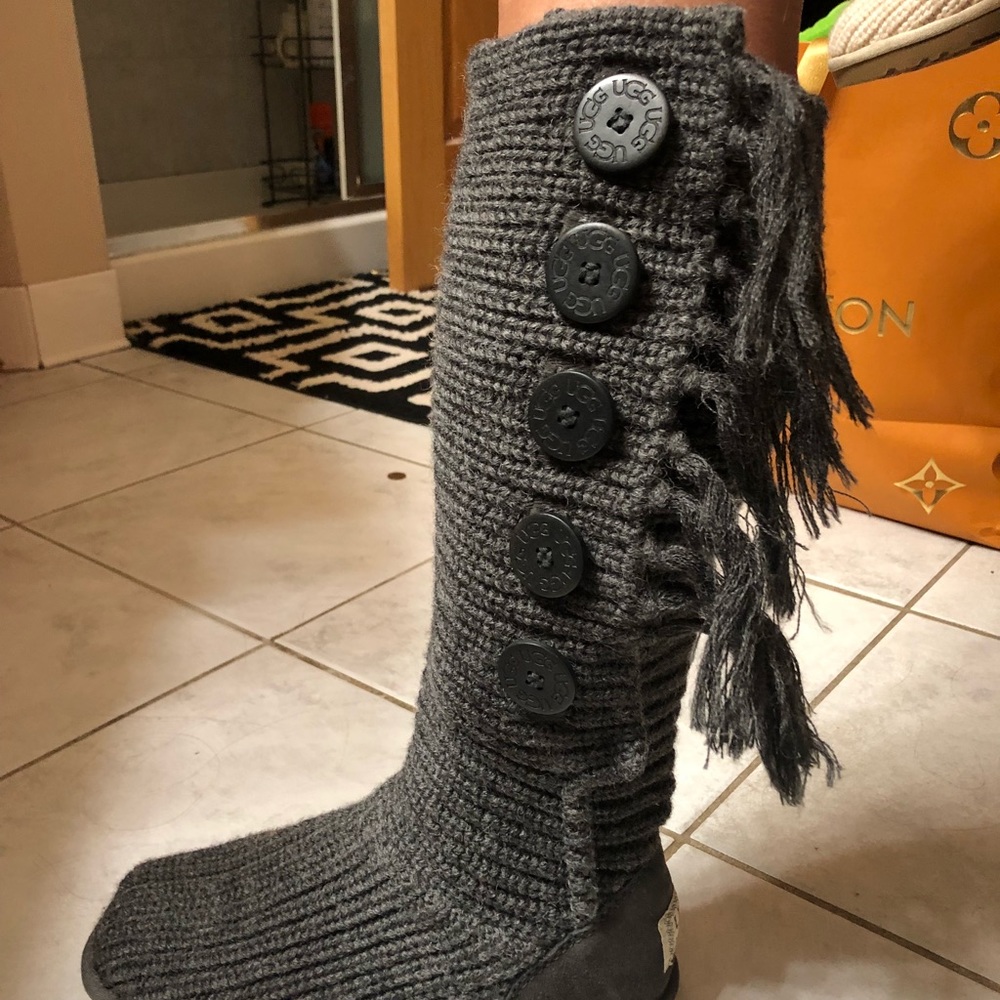 HARDLY WORN ALMOST BRAND NEW UGG BOOTS